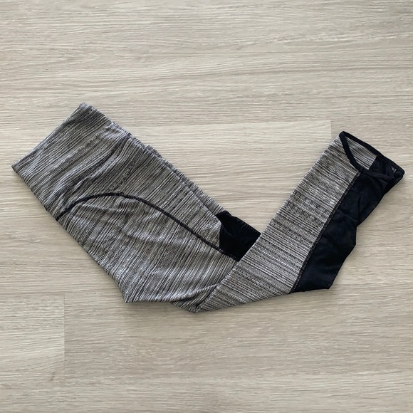 Athleta Mesh Pocket Leggings - Picture 1 of 4
